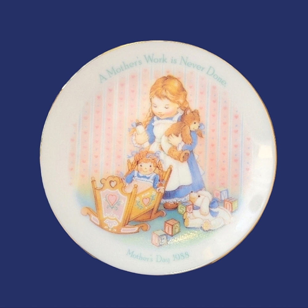 Avon A Mothers Work is Never Done Mothers Day Collectible Mini Dish